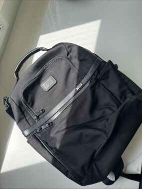 20 l laptop backpack Think Tank Photo Venturing Observer Backpack (Gray, 20L) main image 1
